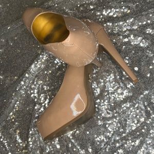 Vera Wang Camel Pumps